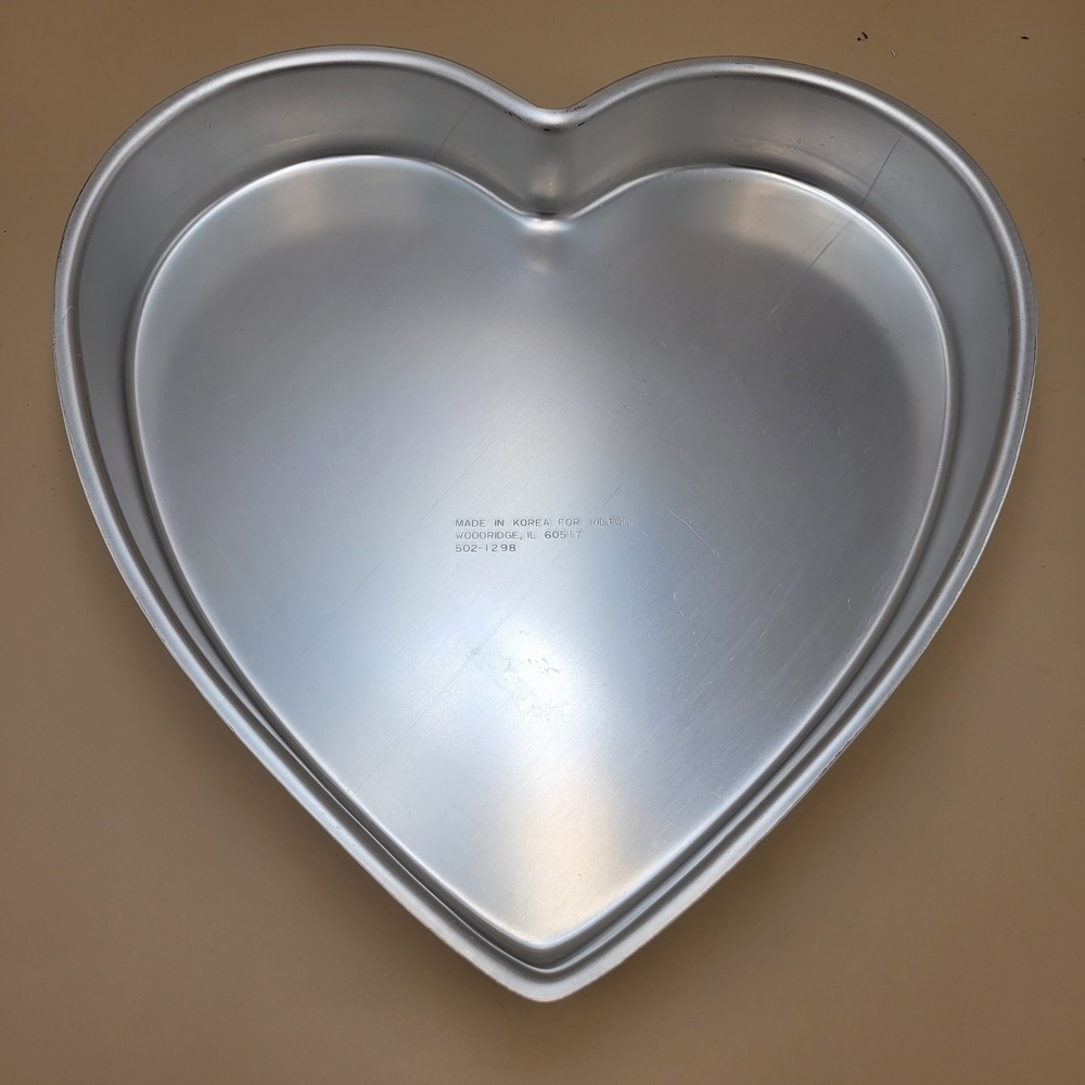 Wilton Heart Shaped Cake Pan Aluminum 502-1298 Silver 13x12 Valentine Wedding